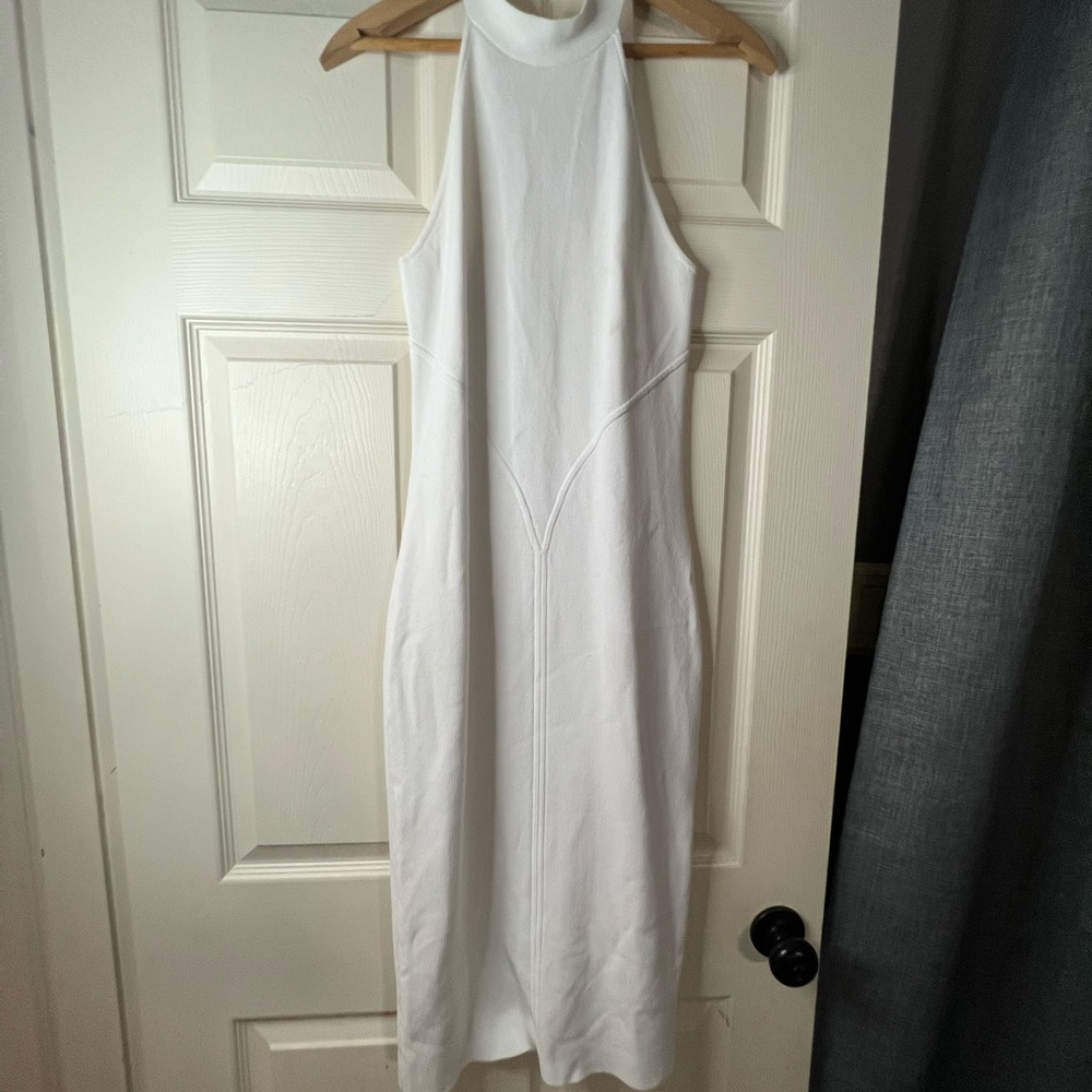 A Eva Mendes white midi dress.